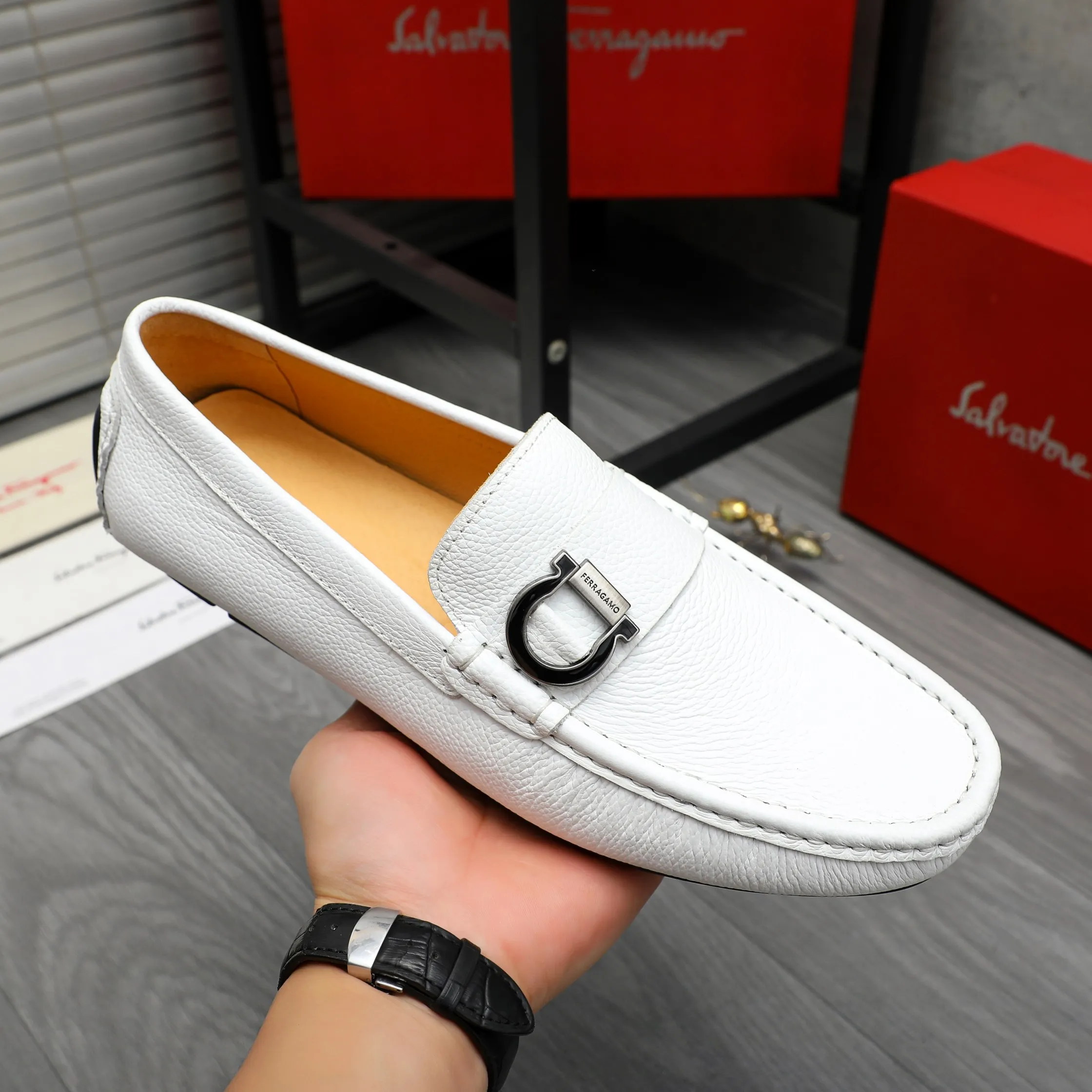 Men's shoes 💰p380 Product trademark: Ferragamo " Ferragamo ] Casual slip-on men's shoes Regular size: 38-45 Product material: Selected pebbled cowhide upper, pigskin lining, rubber outsole